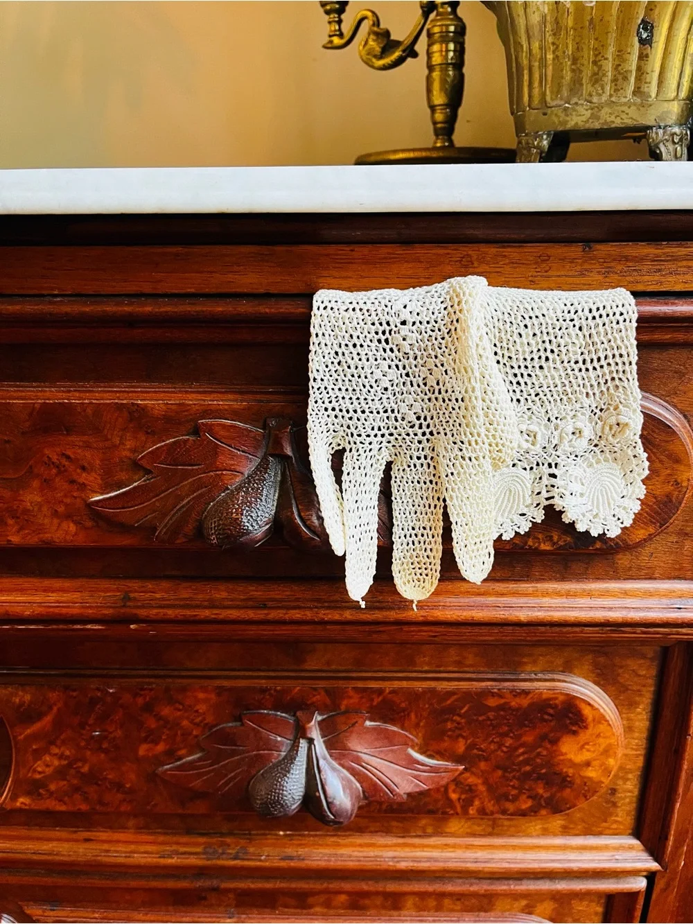 Antique 1920s Edwardian Hand Crochet Mesh Garden Tea Wedding Gloves